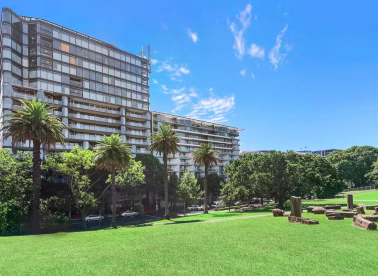 Luxurious Only 250m Walk To Opera House Apartment *