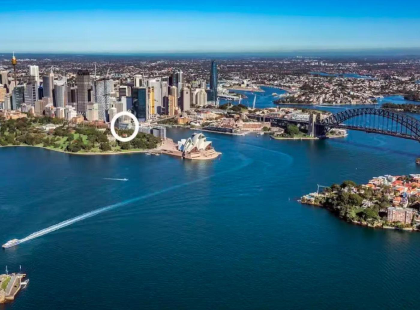 Luxurious Only 250m Walk To Opera House Apartment