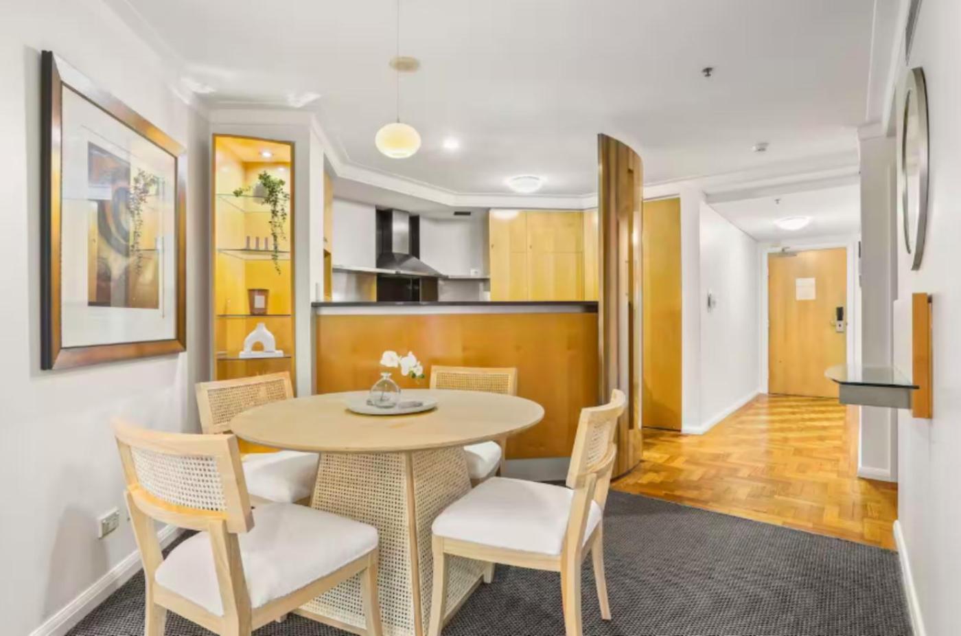 Luxurious Only 250m Walk To Opera House * Sydney