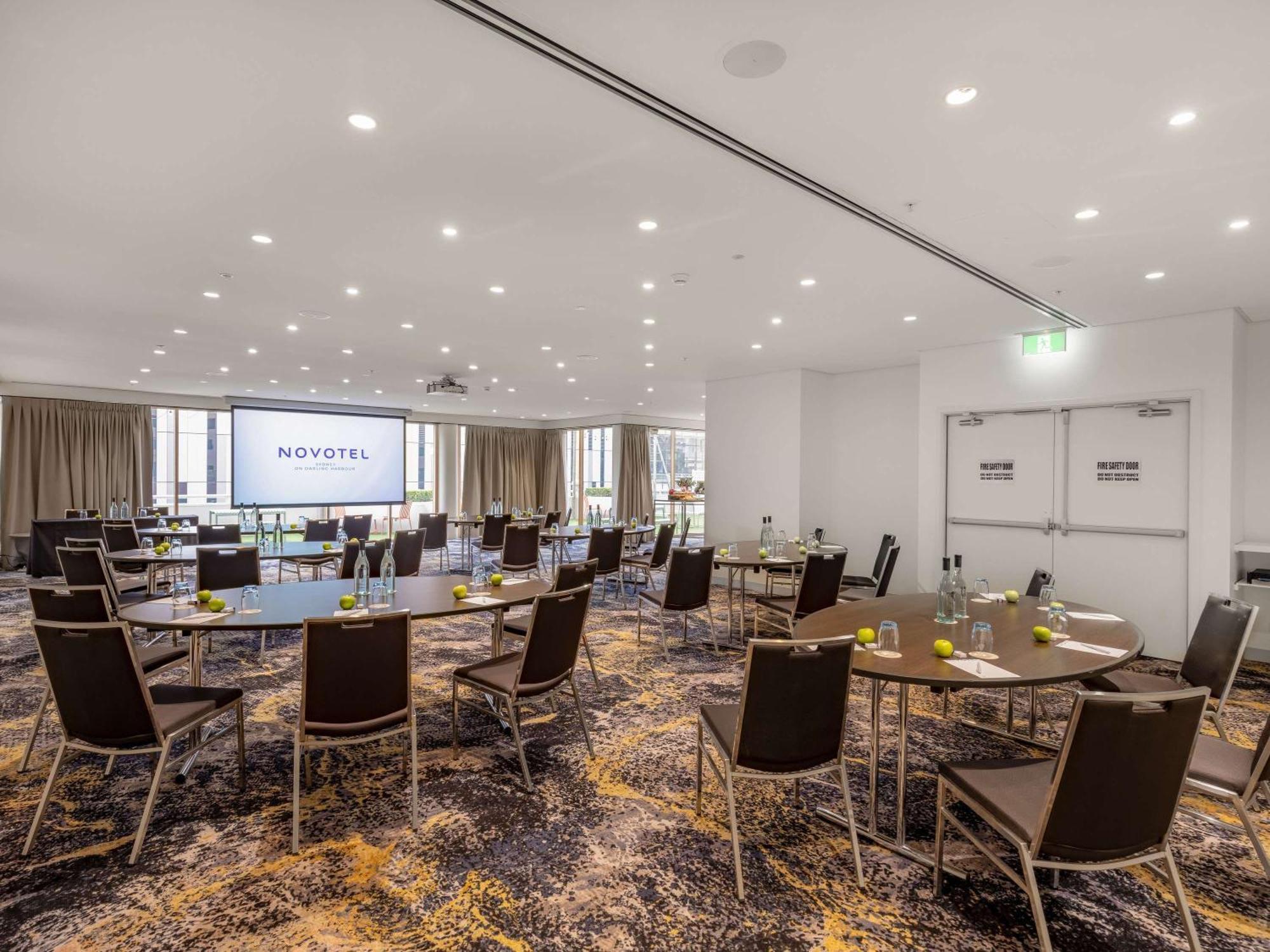 Novotel Darling Harbour 4*