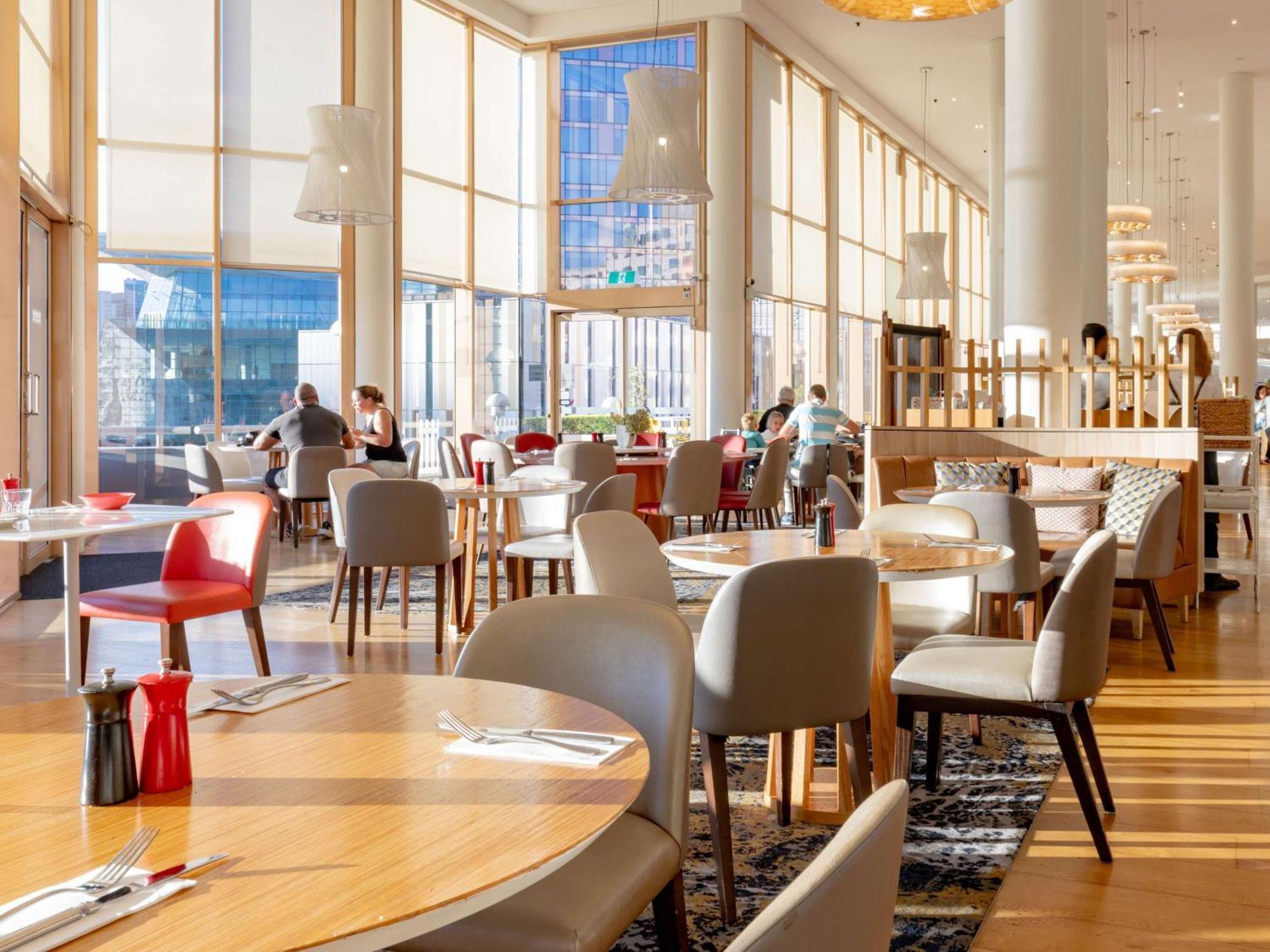 Novotel Darling Harbour Hotel 4*
