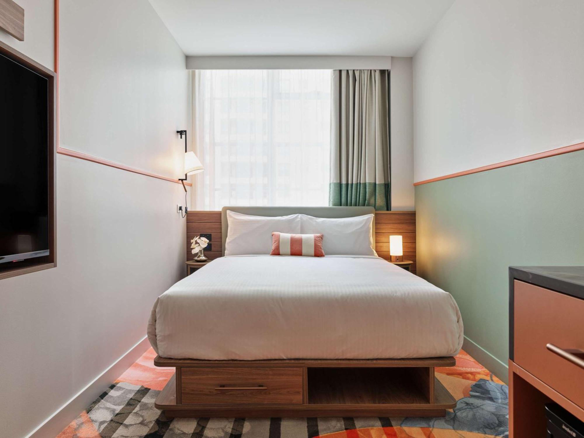 The Clarence Hotel 4*