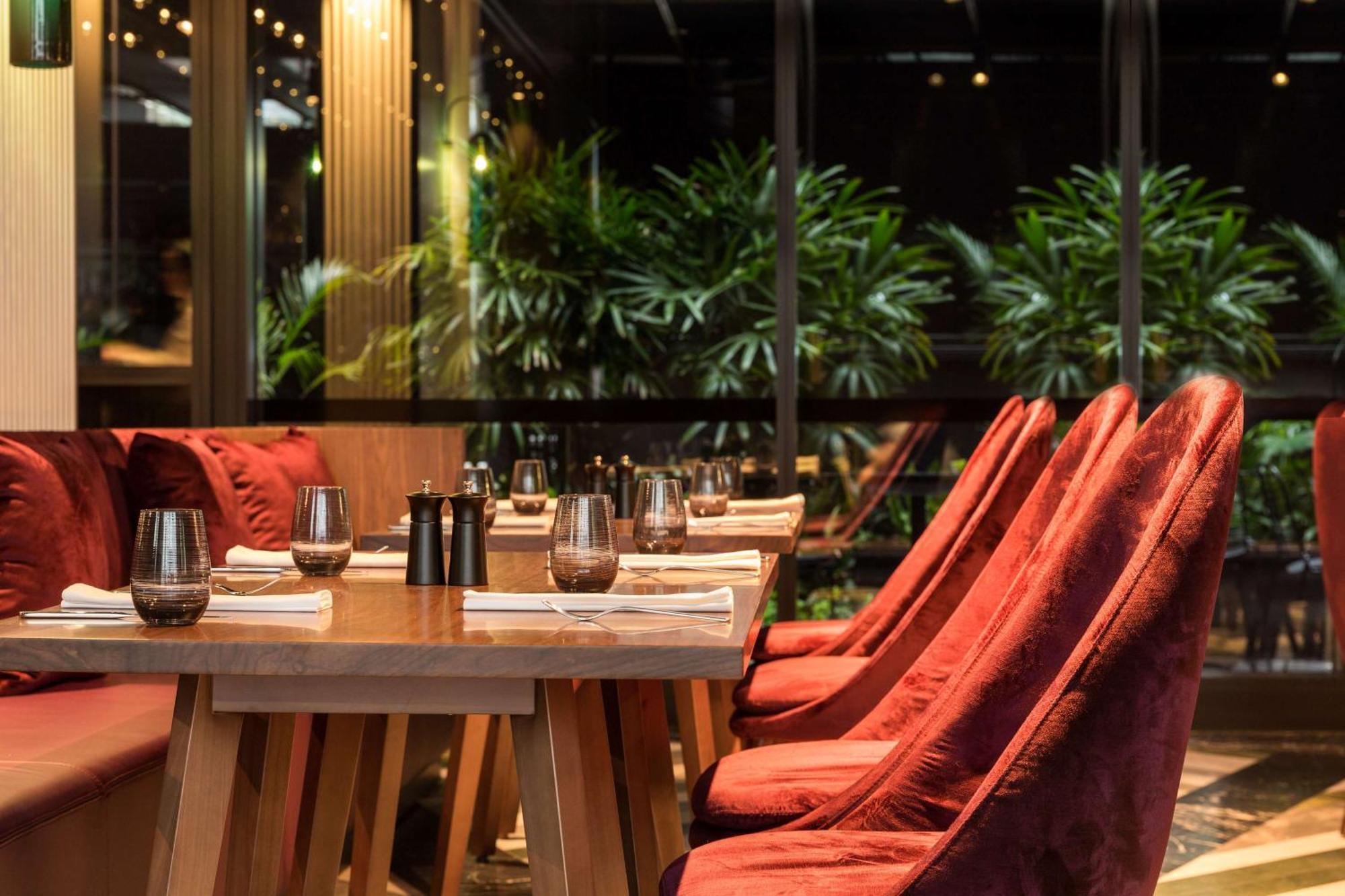 Hotel West Sydney, Curio Collection By Hilton 4*