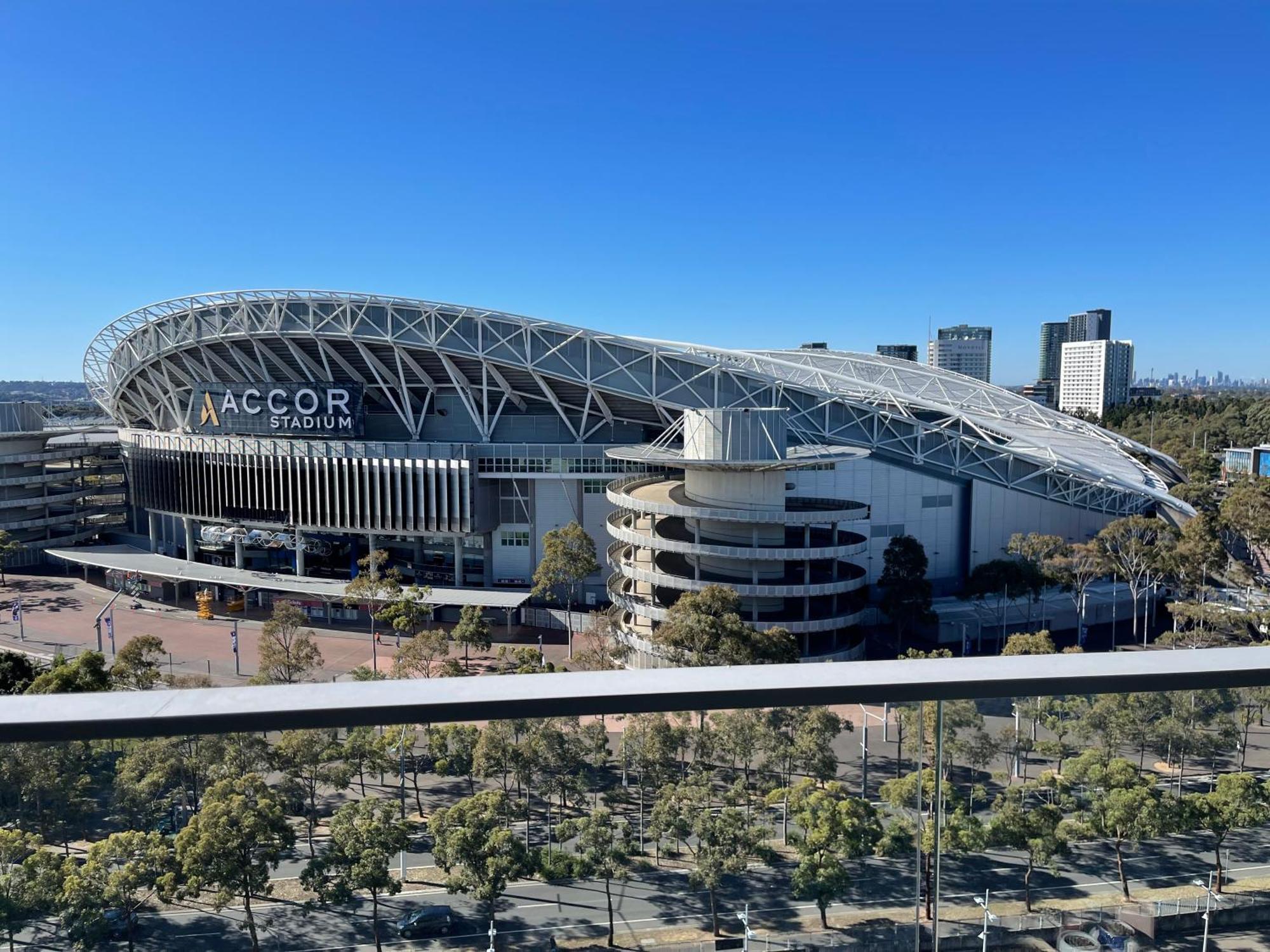Olympic Park Delight - 2 Bdrm -parking - Views * Sydney