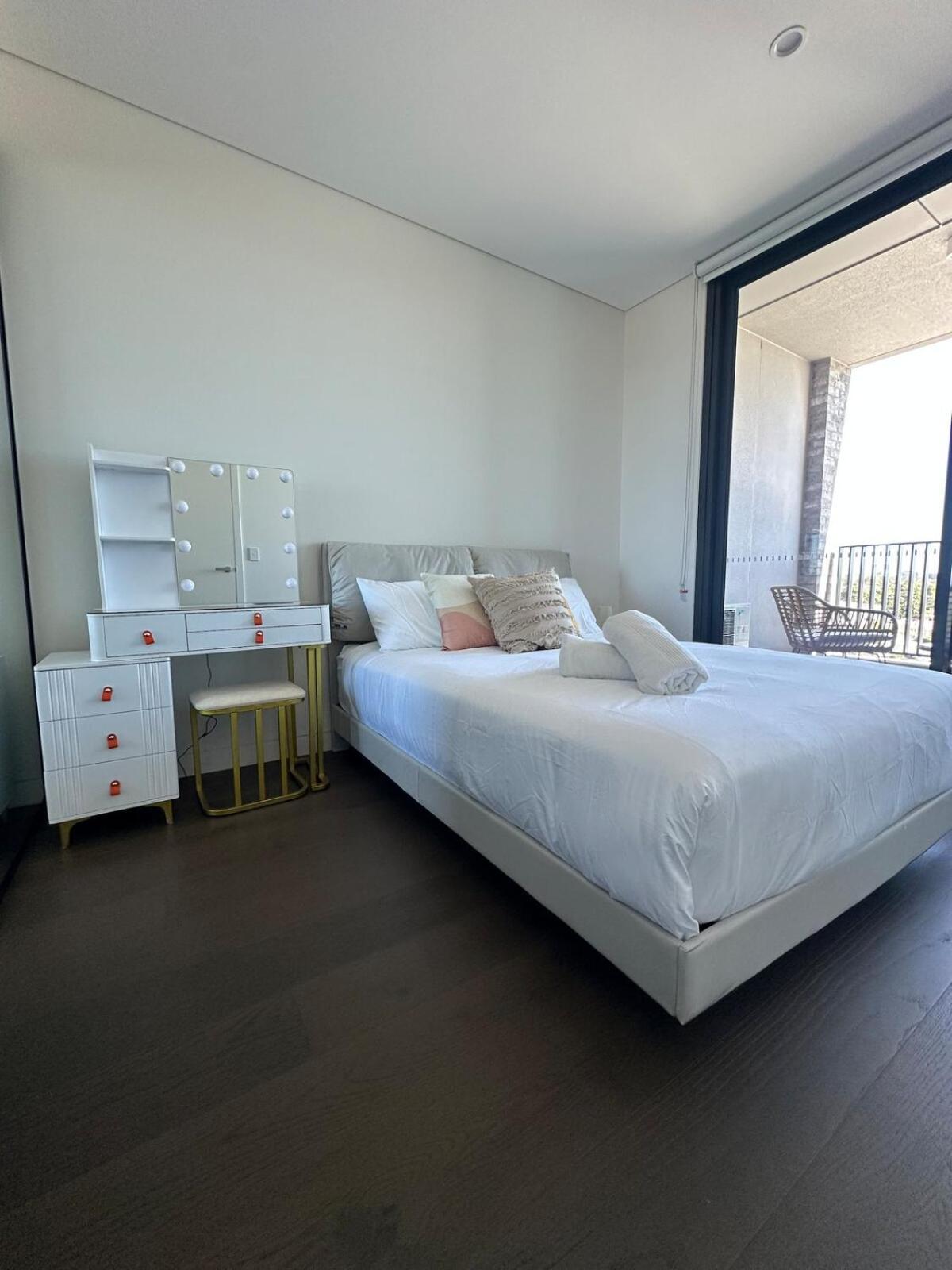 Golden Sunset Retreat In Olympic Park *