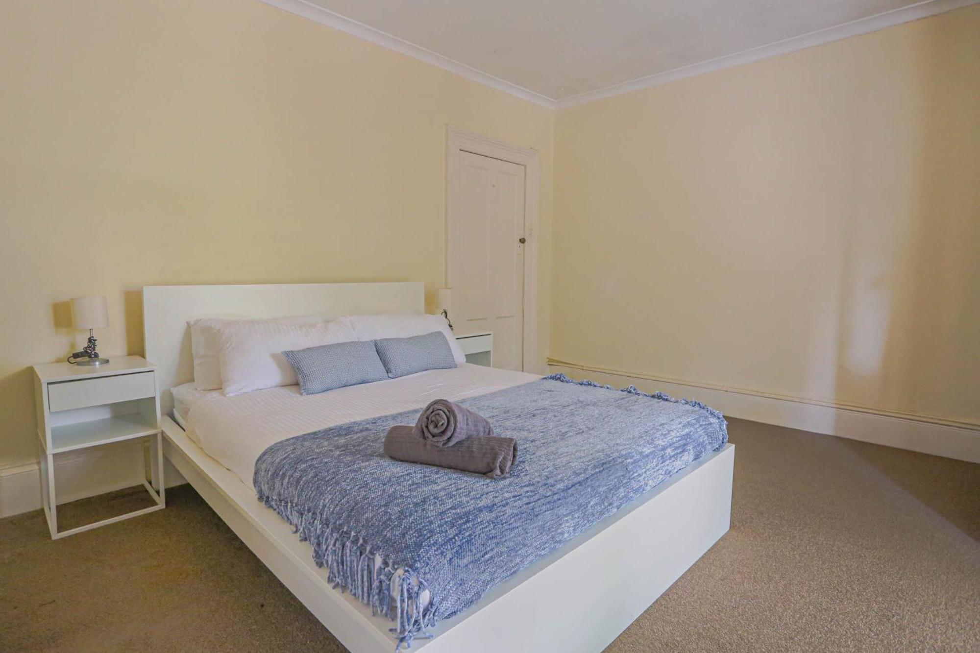 Stylish 3-bedroom Near Darling Harbour Apartment