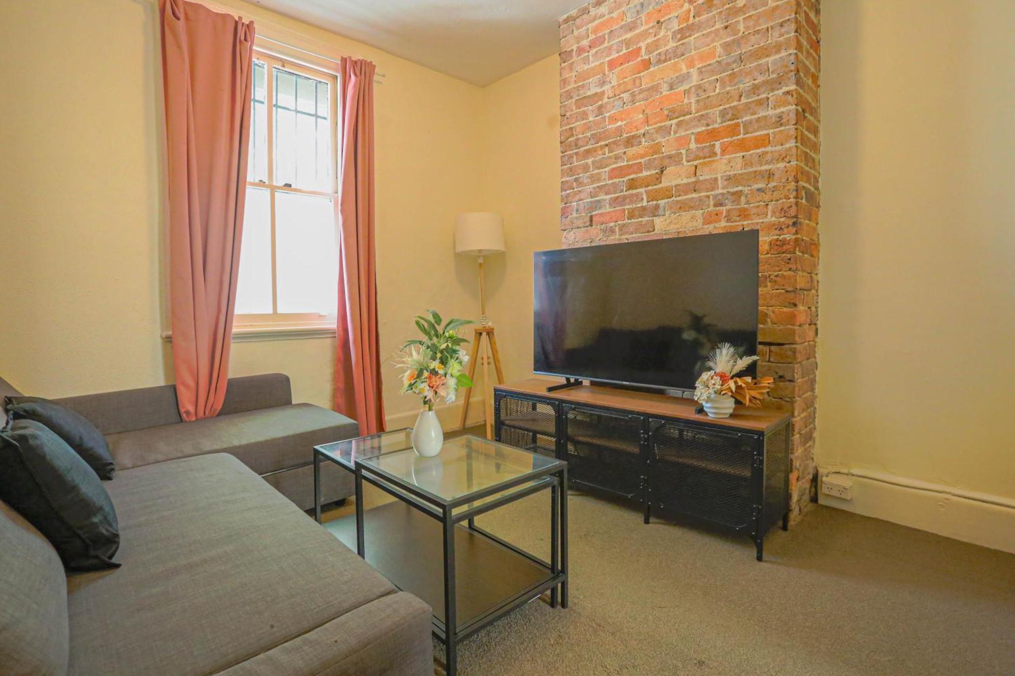 Stylish 3-bedroom Near Darling Harbour Apartment