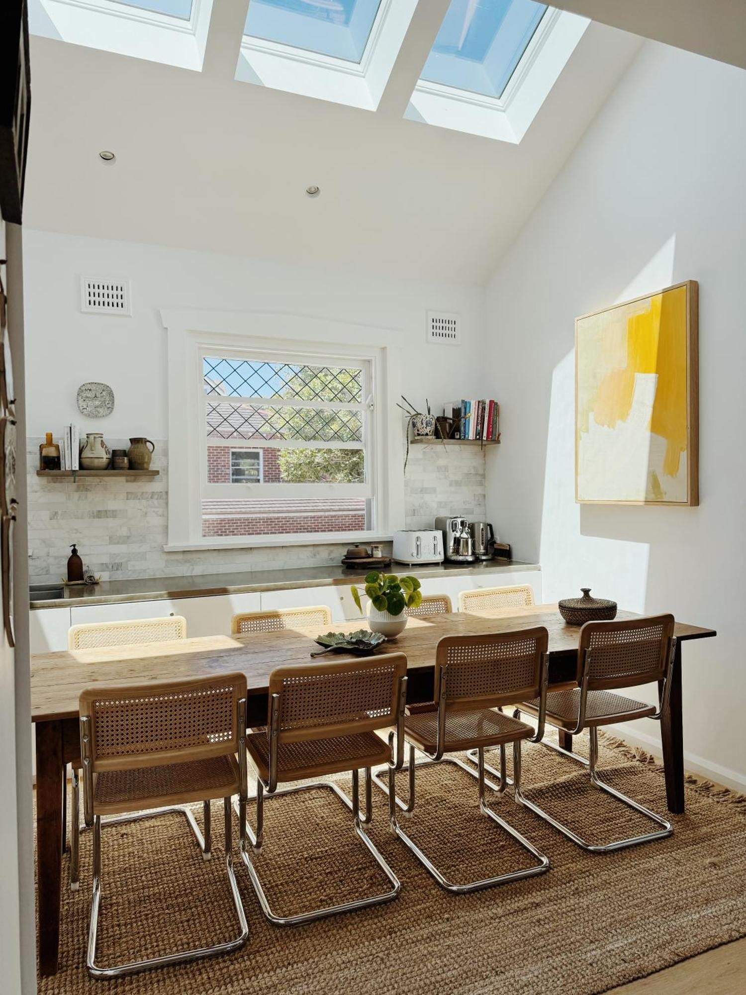Spacious 4-bedroom Manly Apartment, Balcony, Bath & Fireplace, 2 Min To * Sydney