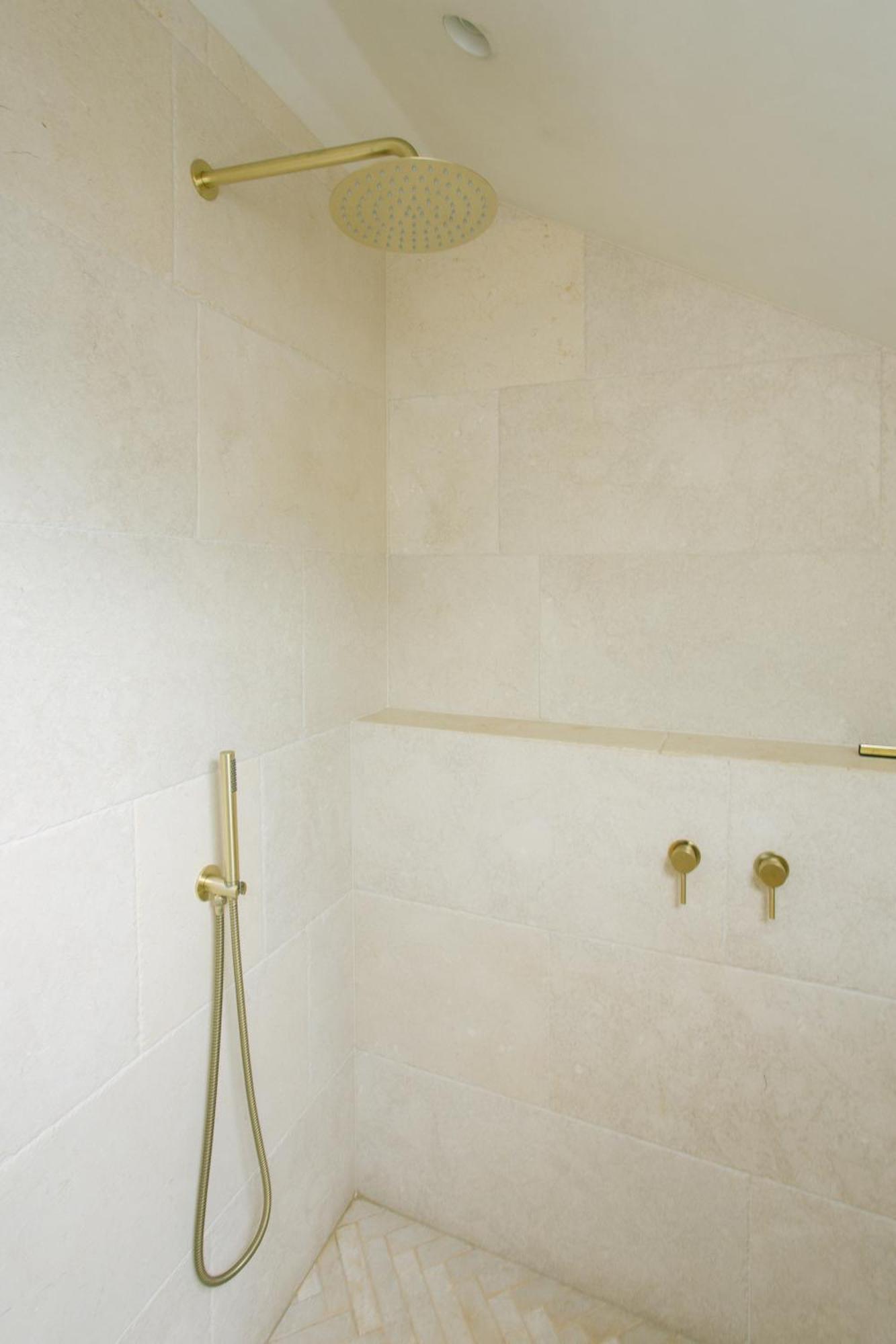 Apartment Spacious 4-bedroom Manly Apartment, Balcony, Bath & Fireplace, 2 Min To Sydney