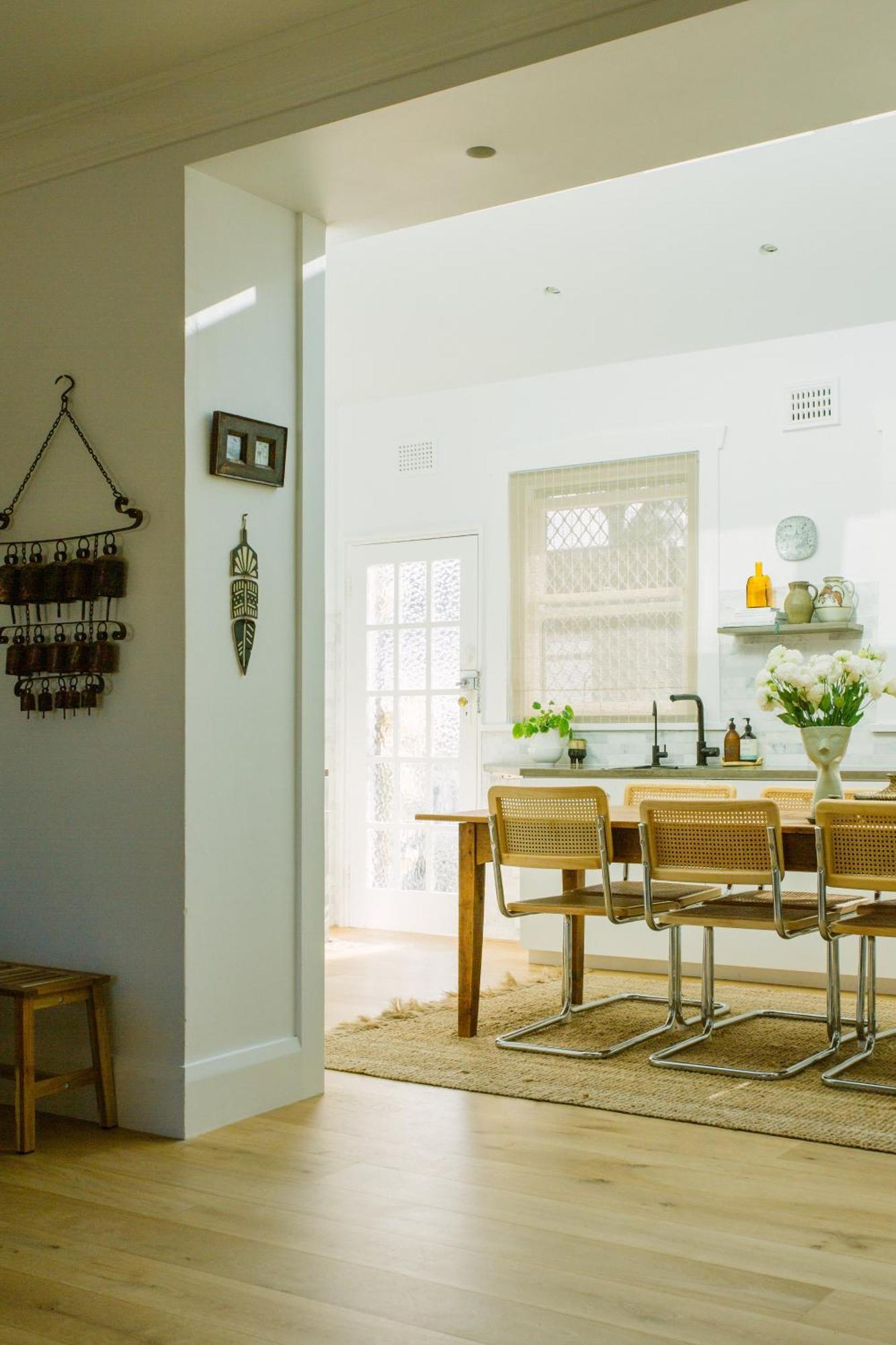 Spacious 4-bedroom Manly Apartment, Balcony, Bath & Fireplace, 2 Min To Apartment Sydney