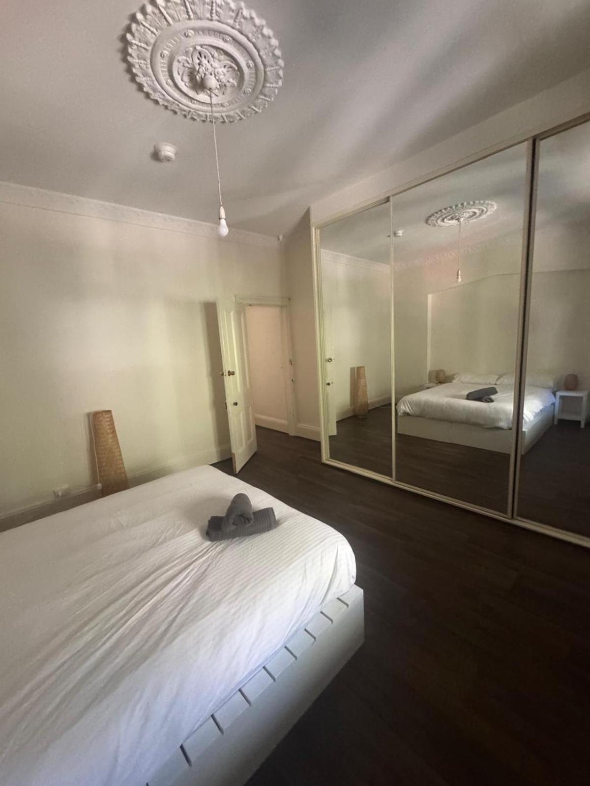 Spacious 4 Bedroom House Darling Harbour Apartment *