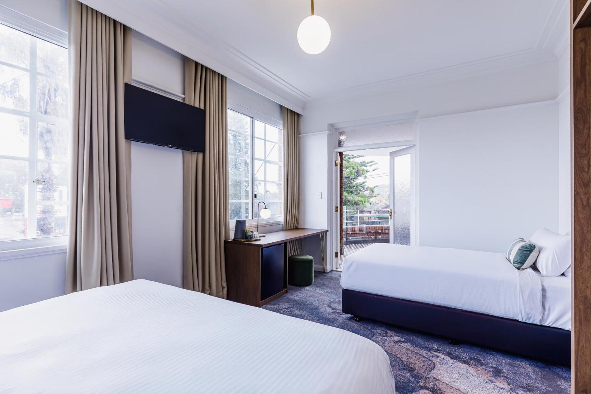 The Lakes Hotel, Rosebery Sydney