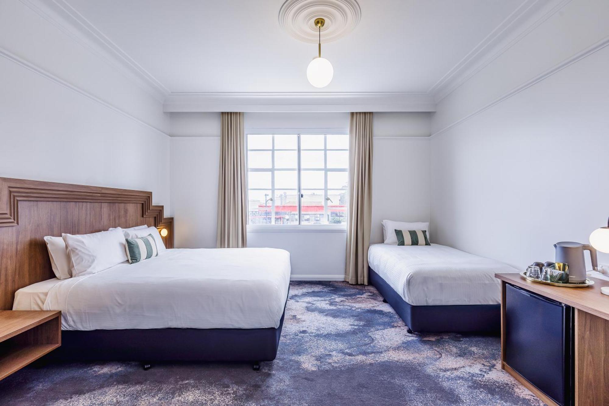 The Lakes Hotel, Rosebery 4* Sydney