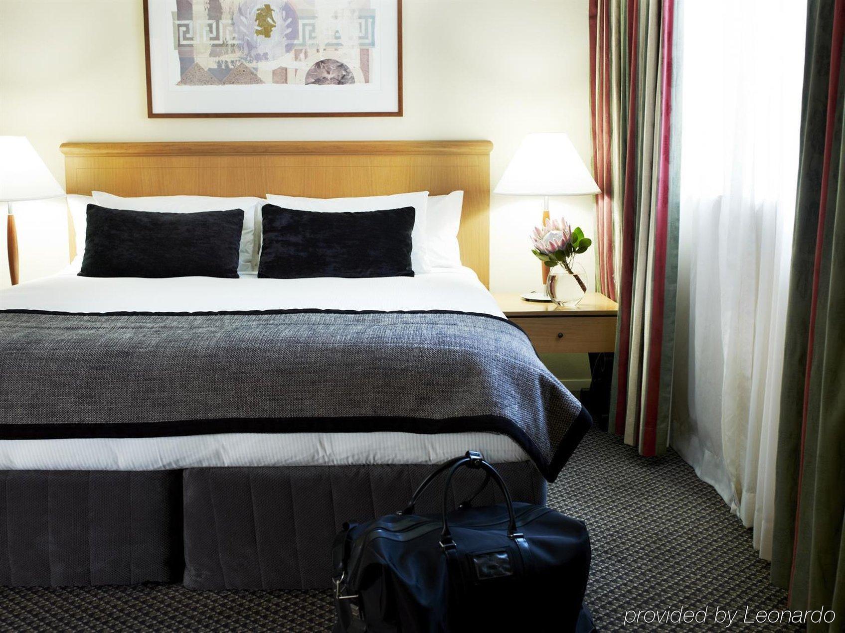 Hotel Rydges World Square 4*