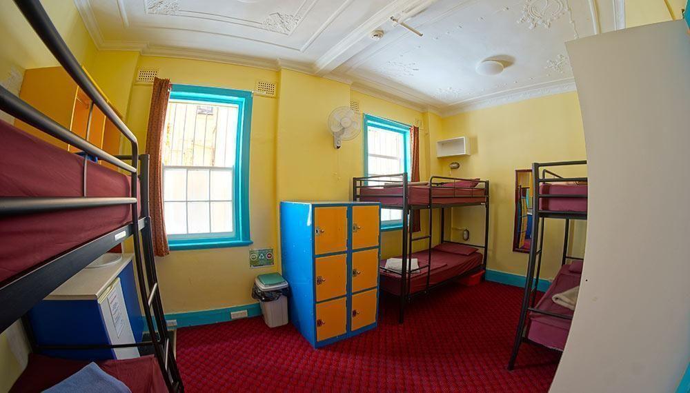 Mad Monkey Potts Point Hostel *