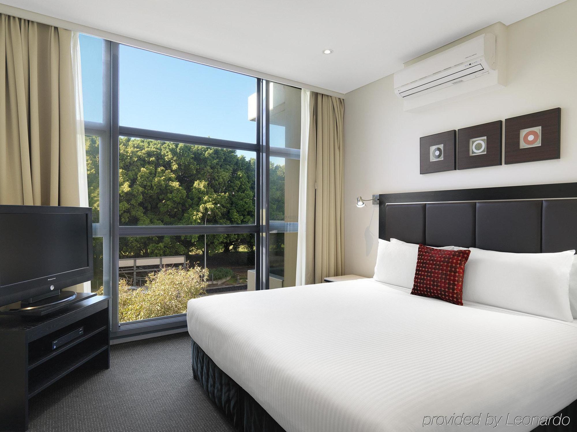 Meriton Waterloo 5*