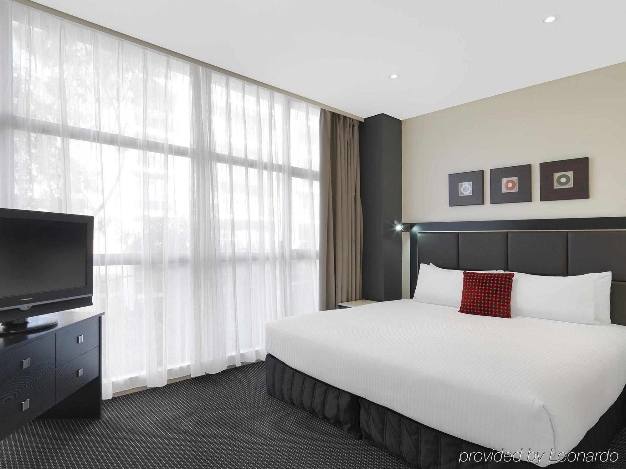 Meriton Waterloo Hotel