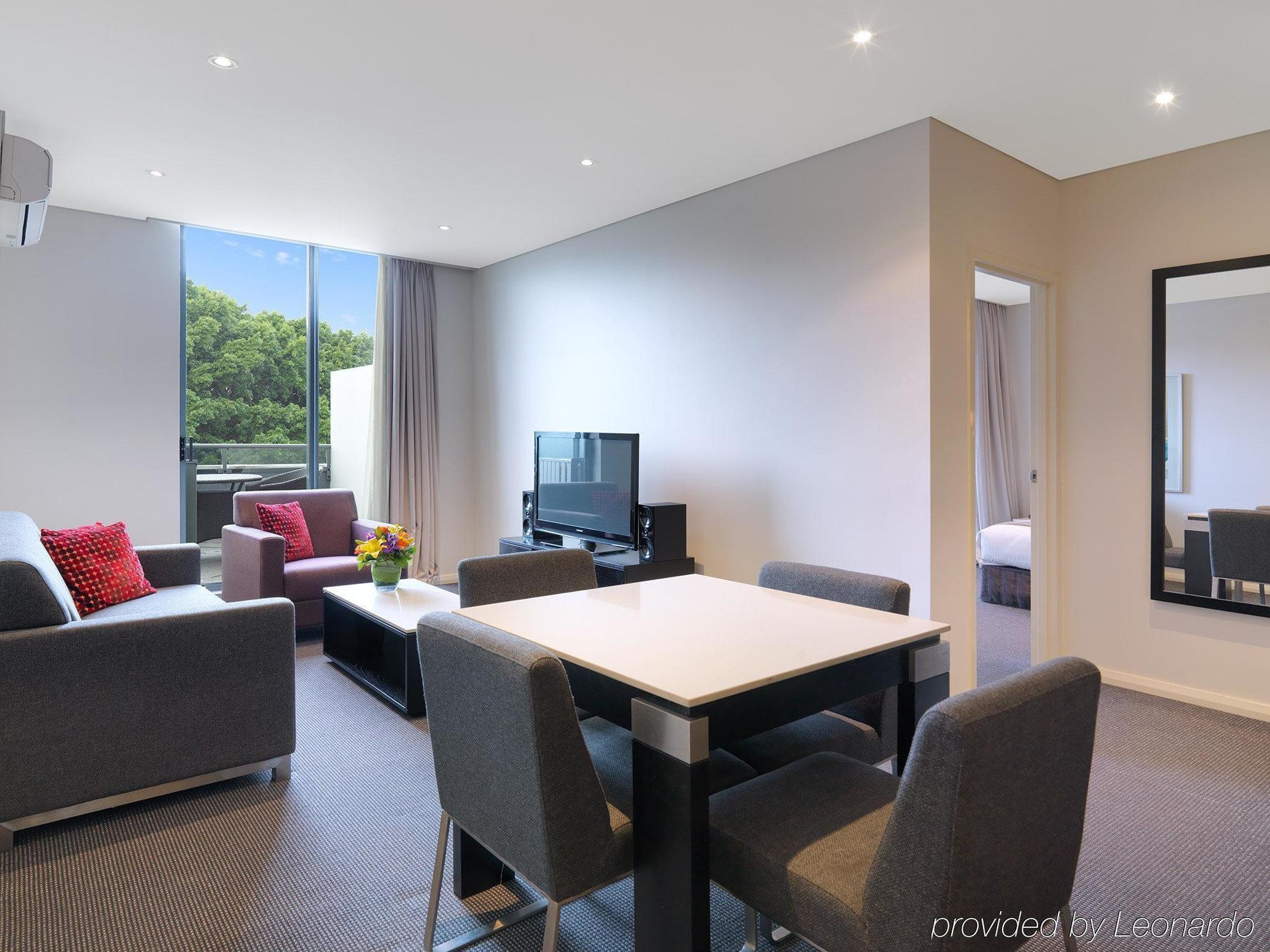 Meriton Waterloo Hotel