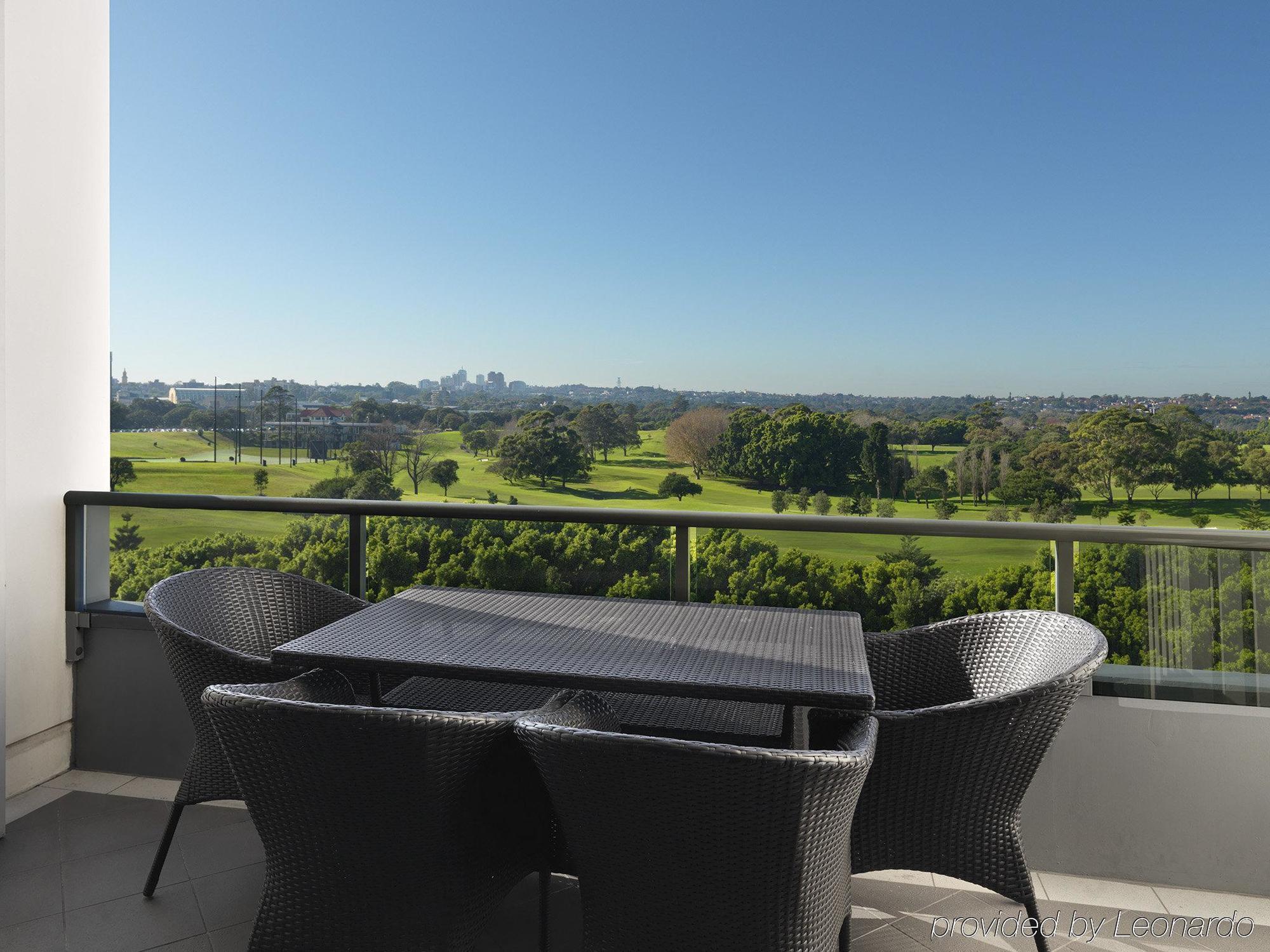 Meriton Waterloo Hotel 5*