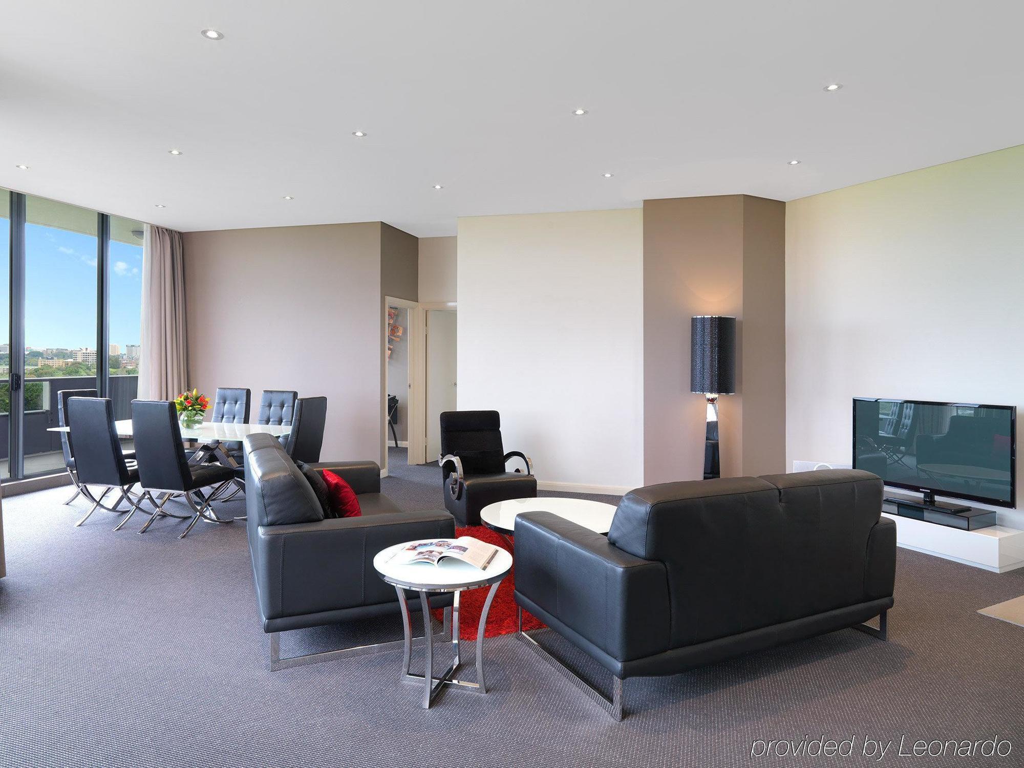 Meriton Waterloo Hotel
