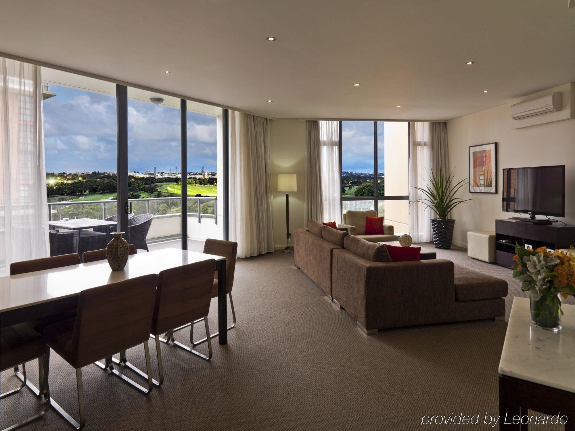 Meriton Waterloo Hotel