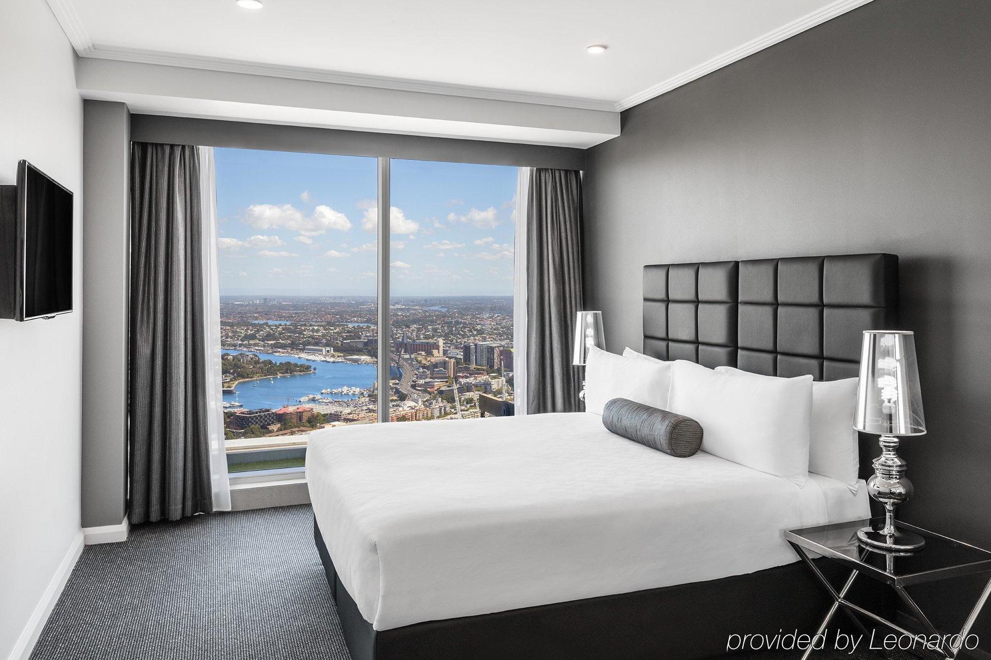 Meriton World Tower, 5*