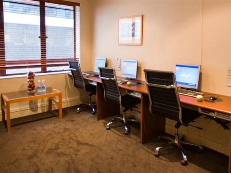 Hotel Ibis World Square