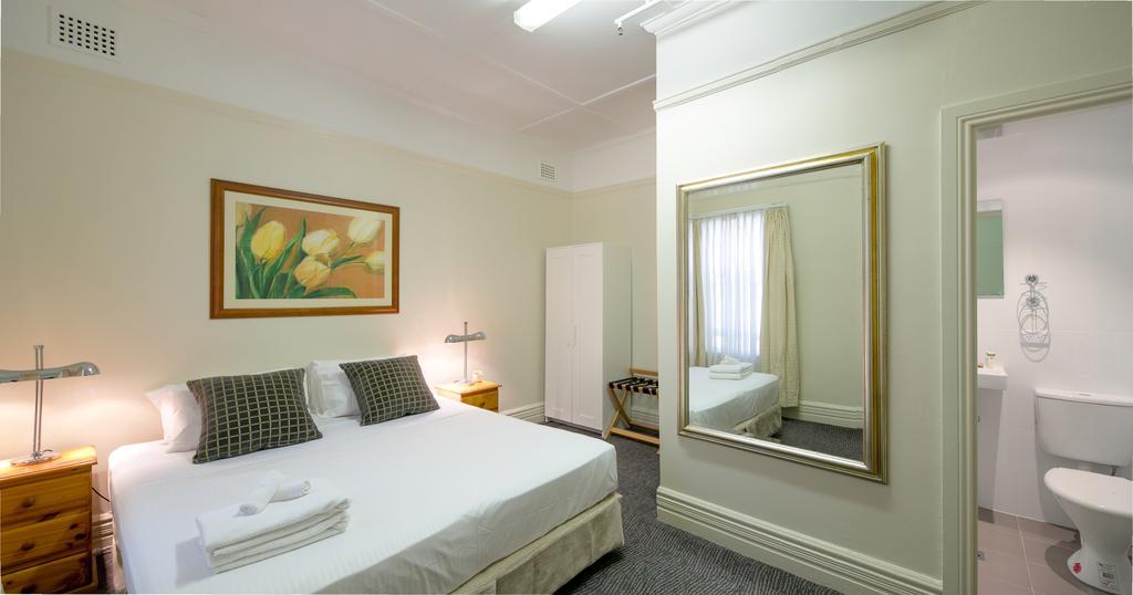 Neutral Bay Hotel 3*