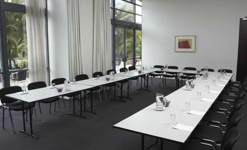 Adina Aparthotel 4*