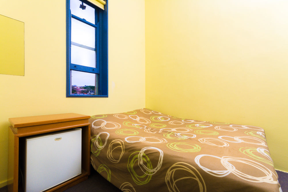 Wake Up! Bondi Hostel *