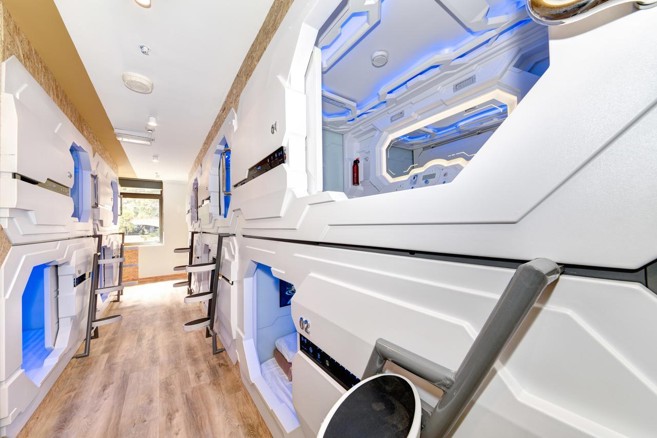 Space Q Capsule *