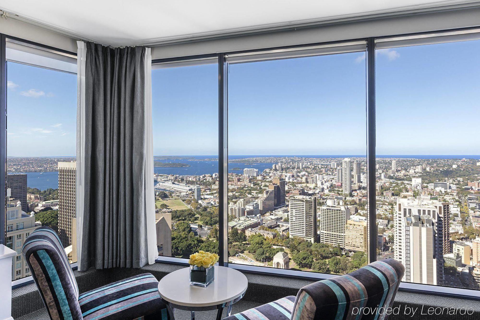 Meriton World Tower, 5*