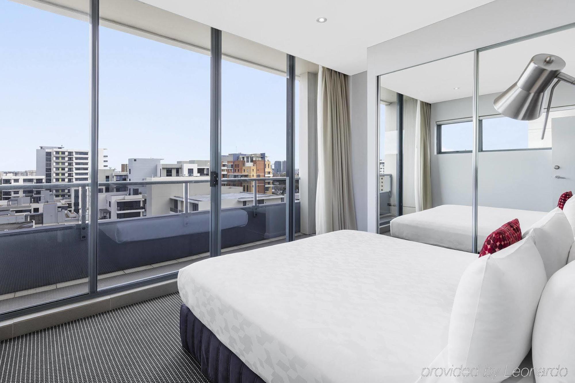 Meriton Waterloo Hotel