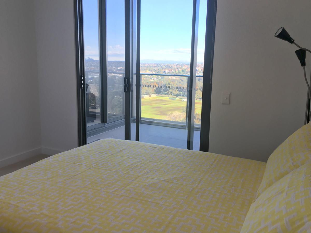 Panoramic Views In Luxurious Brand New * Sydney