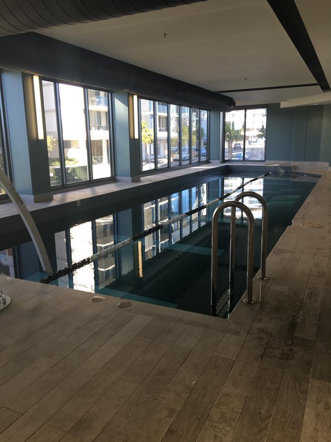 Panoramic Views In Luxurious Brand New Sydney