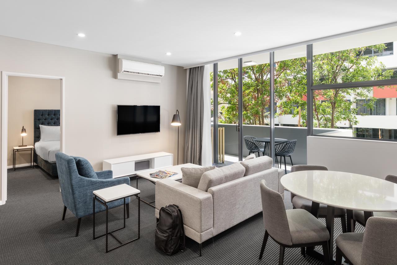 Hotel Meriton Waterloo 5*
