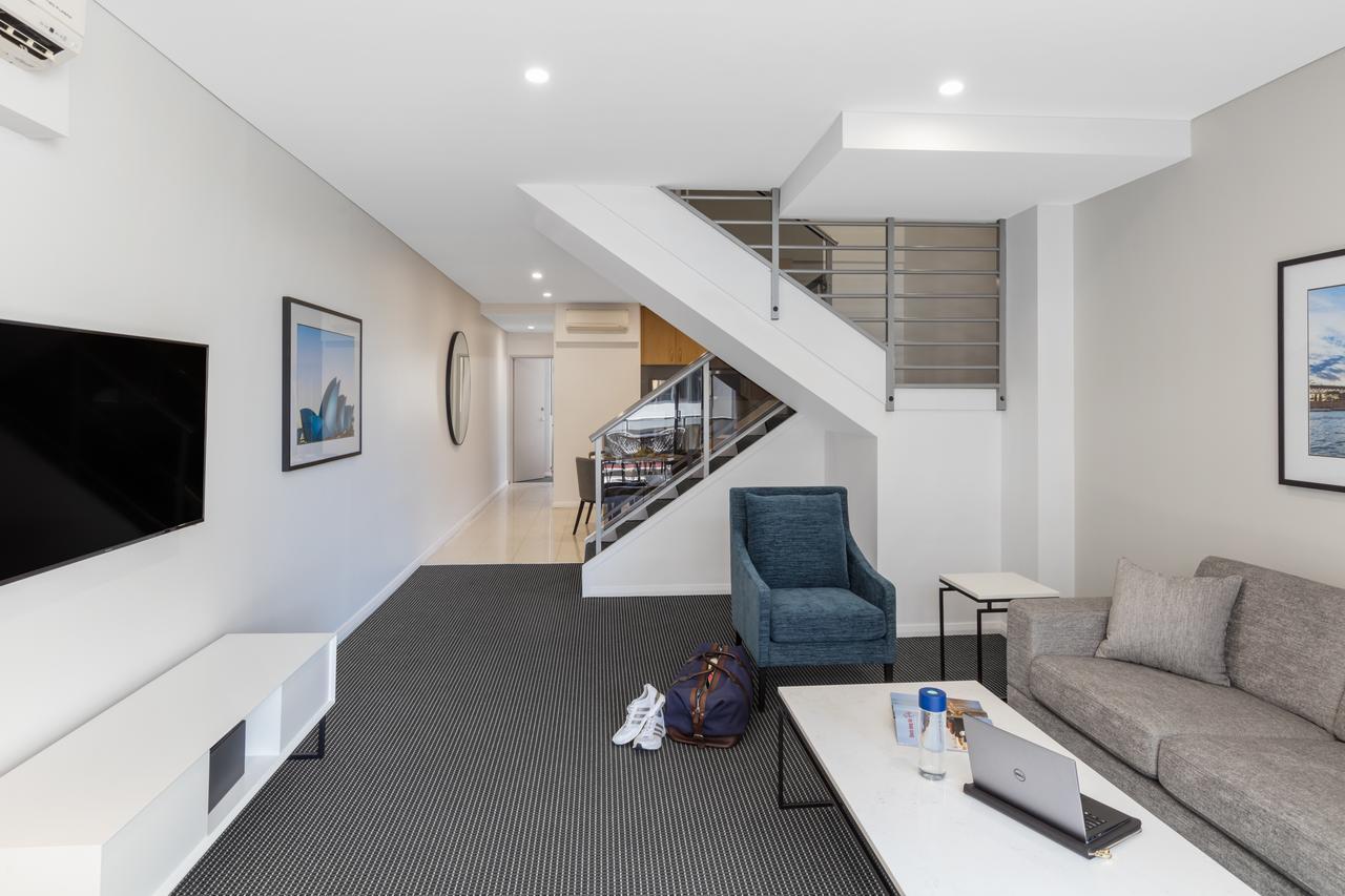 Hotel Meriton Waterloo 5*