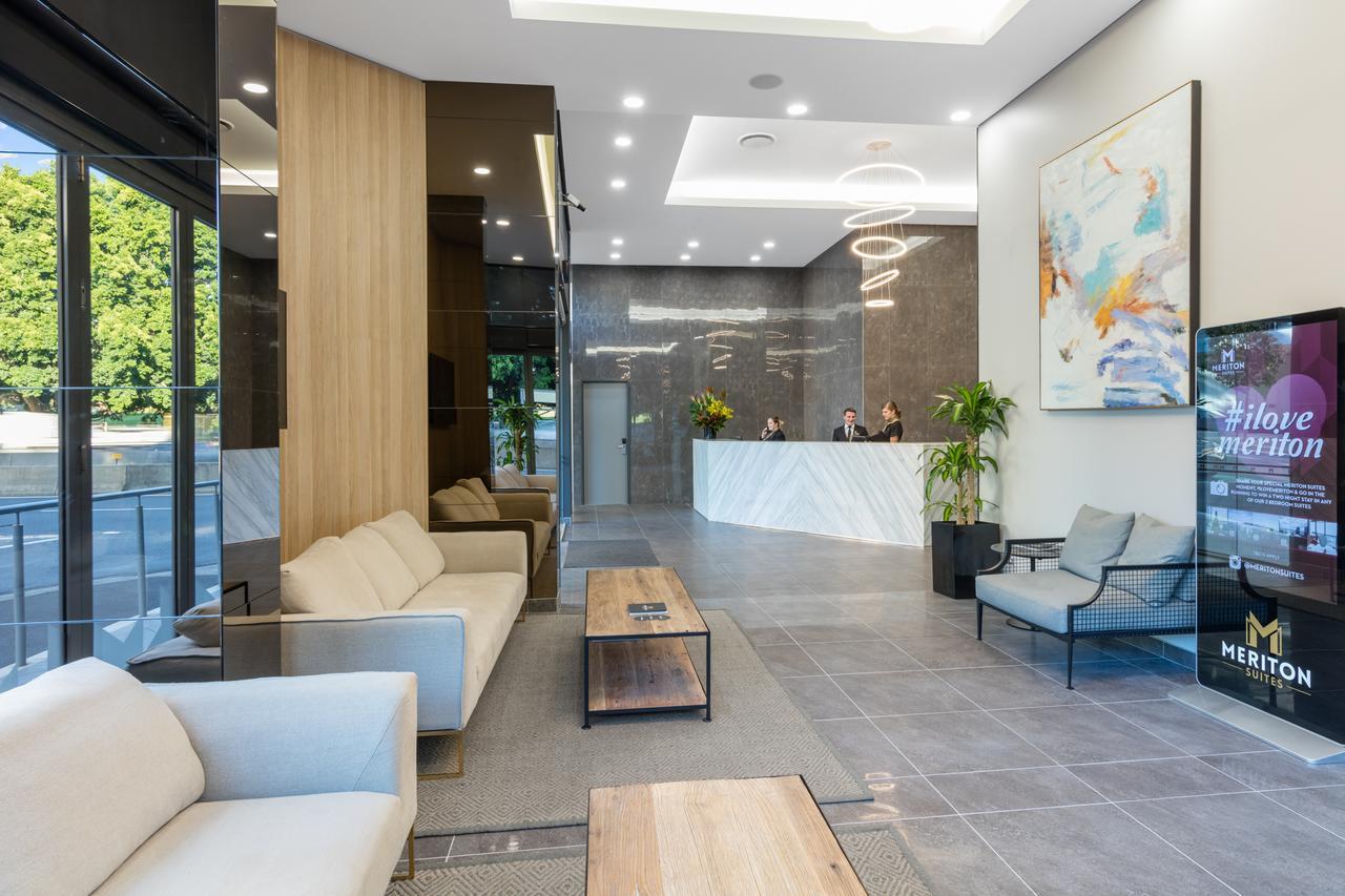 Hotel Meriton Waterloo 5*
