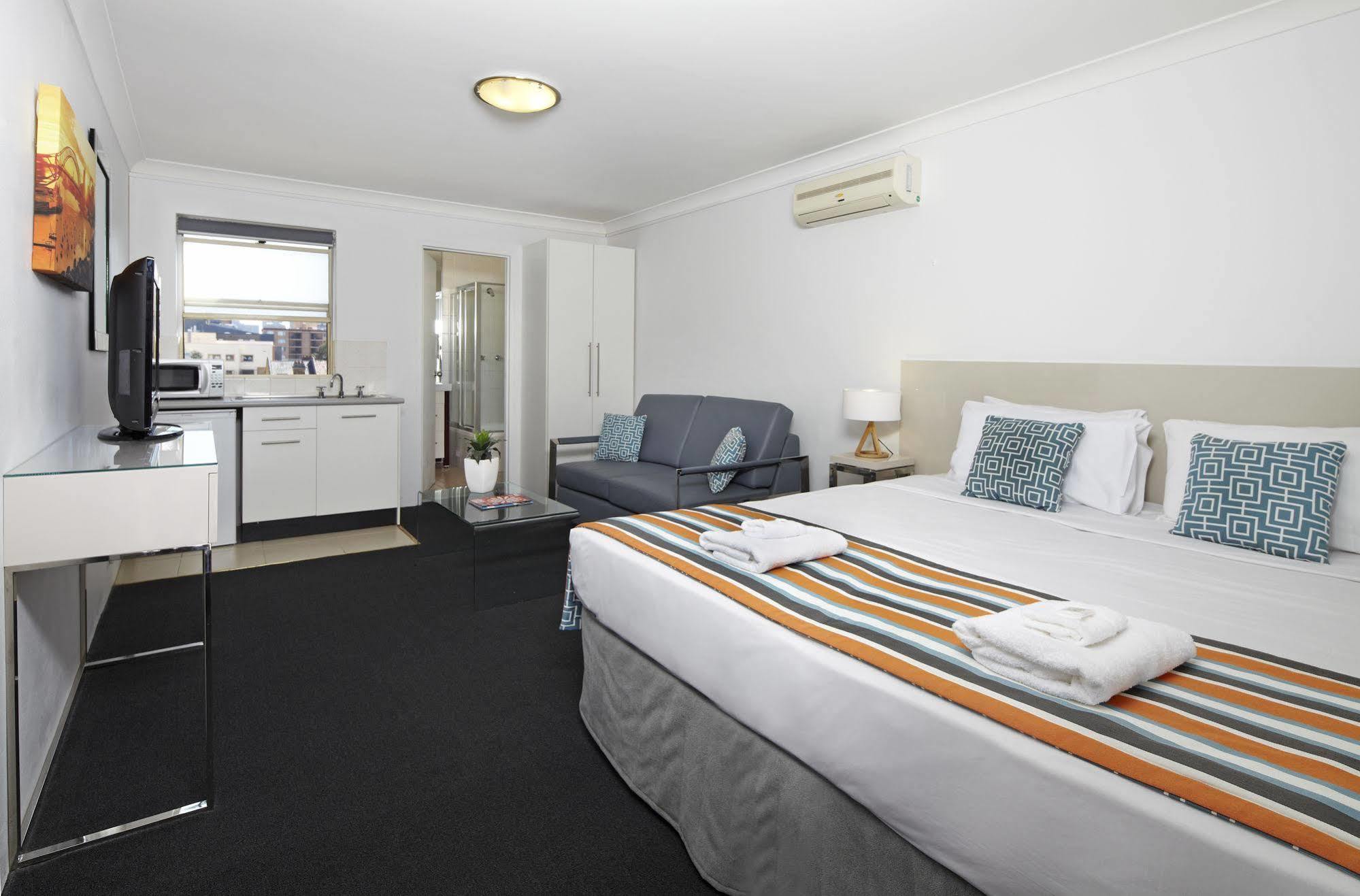 Railway Hotel 3*