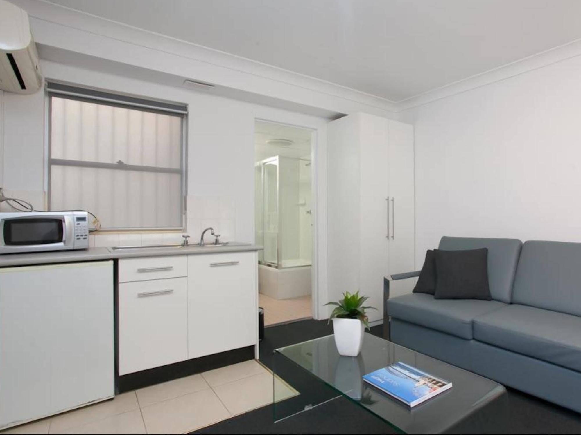 Railway Hotel 3*
