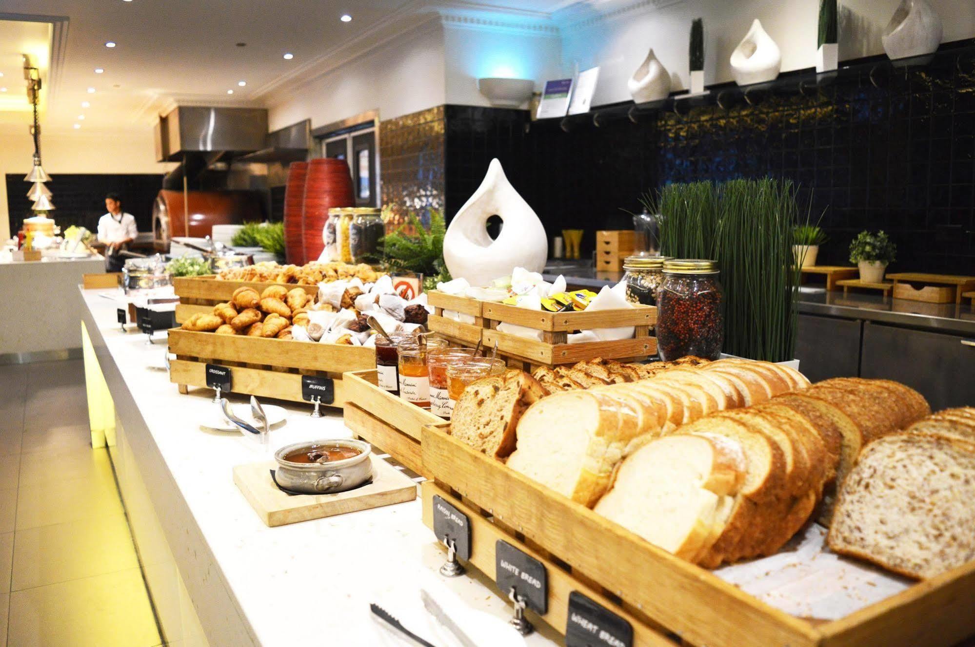 Rydges World Square Hotel 4*