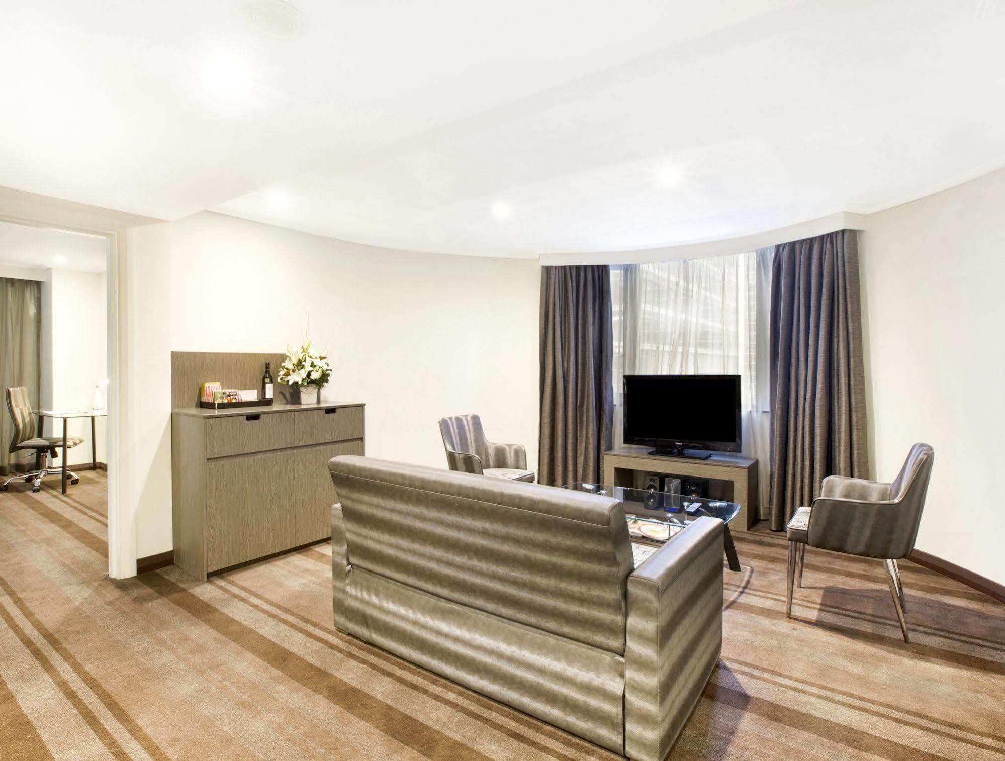 Rydges World Square 4*