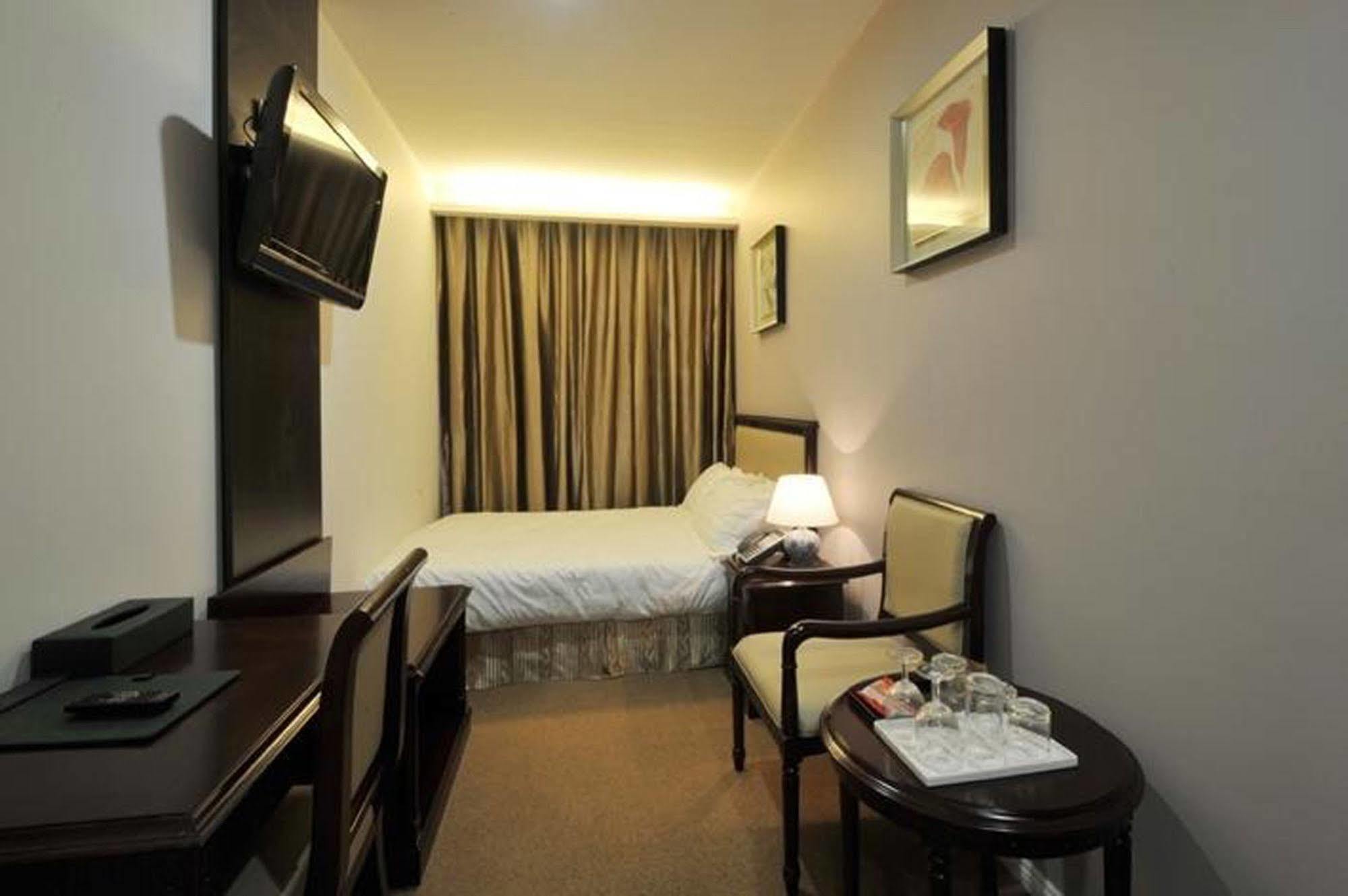 The Clarence Hotel 4*