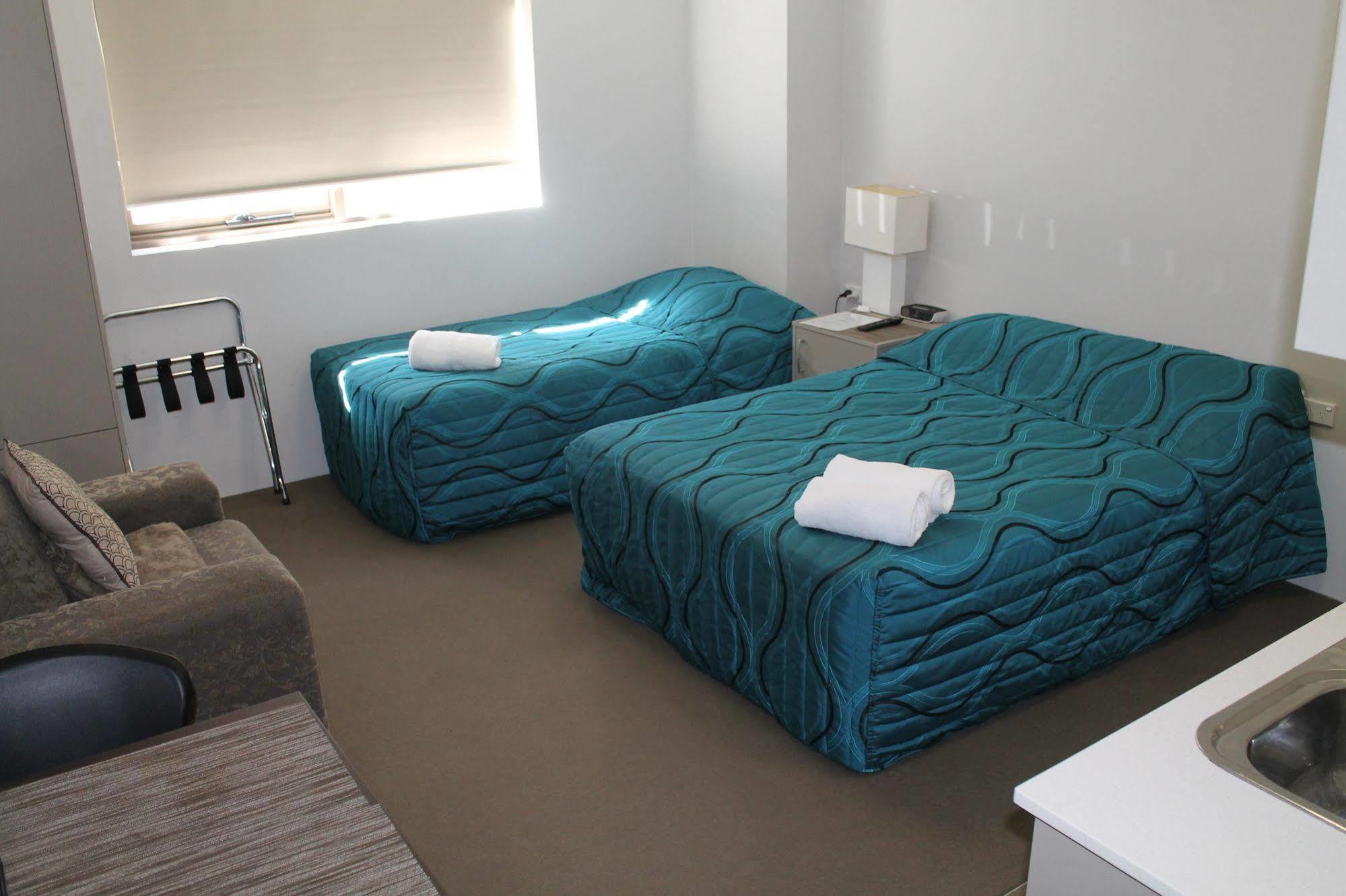 Strathfield Executive Hotel 4*