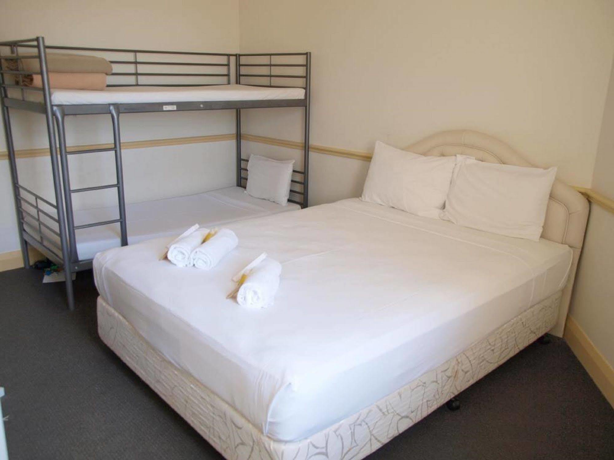 Hotel Venus By The Harbour Budget