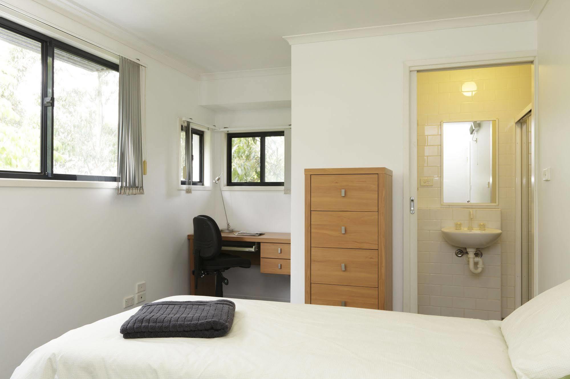 Aparthotel Macquarie Village Sydney