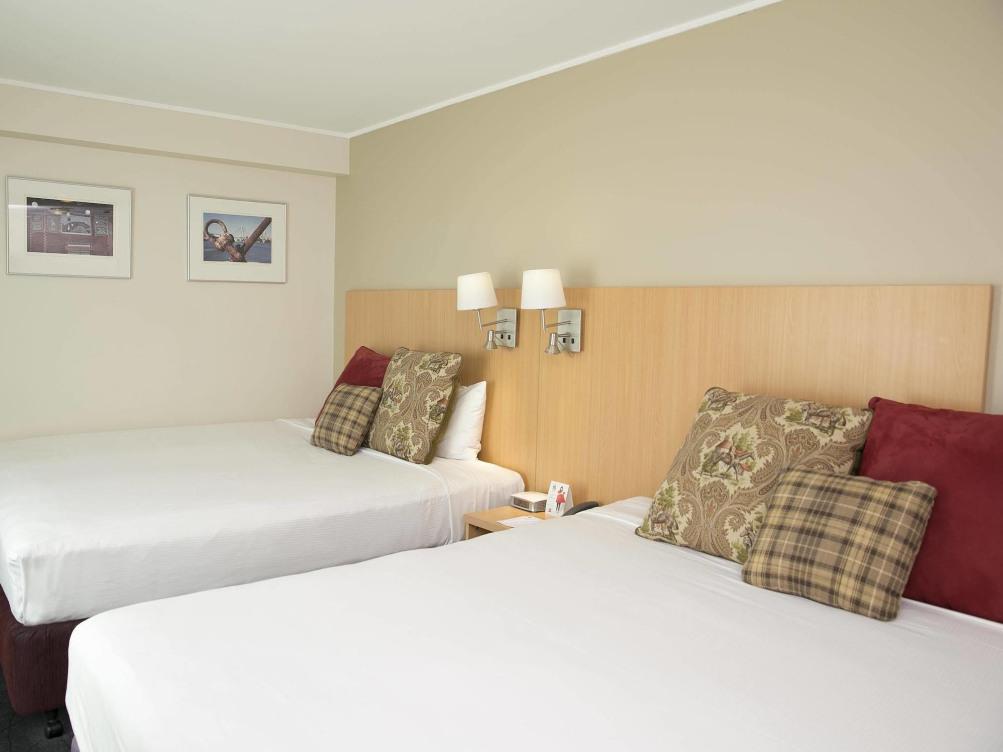 Ibis World Square Hotel 3*