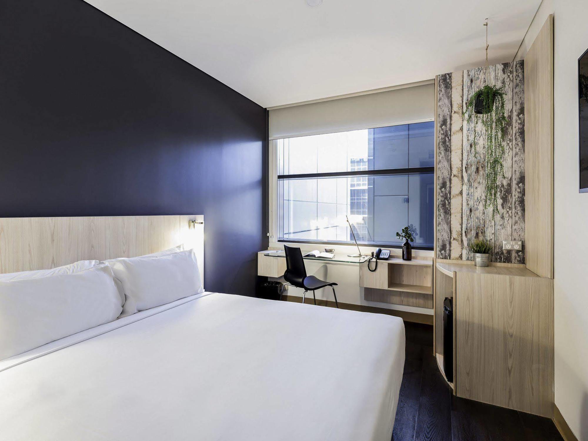 Ibis Barangaroo Hotel 3*