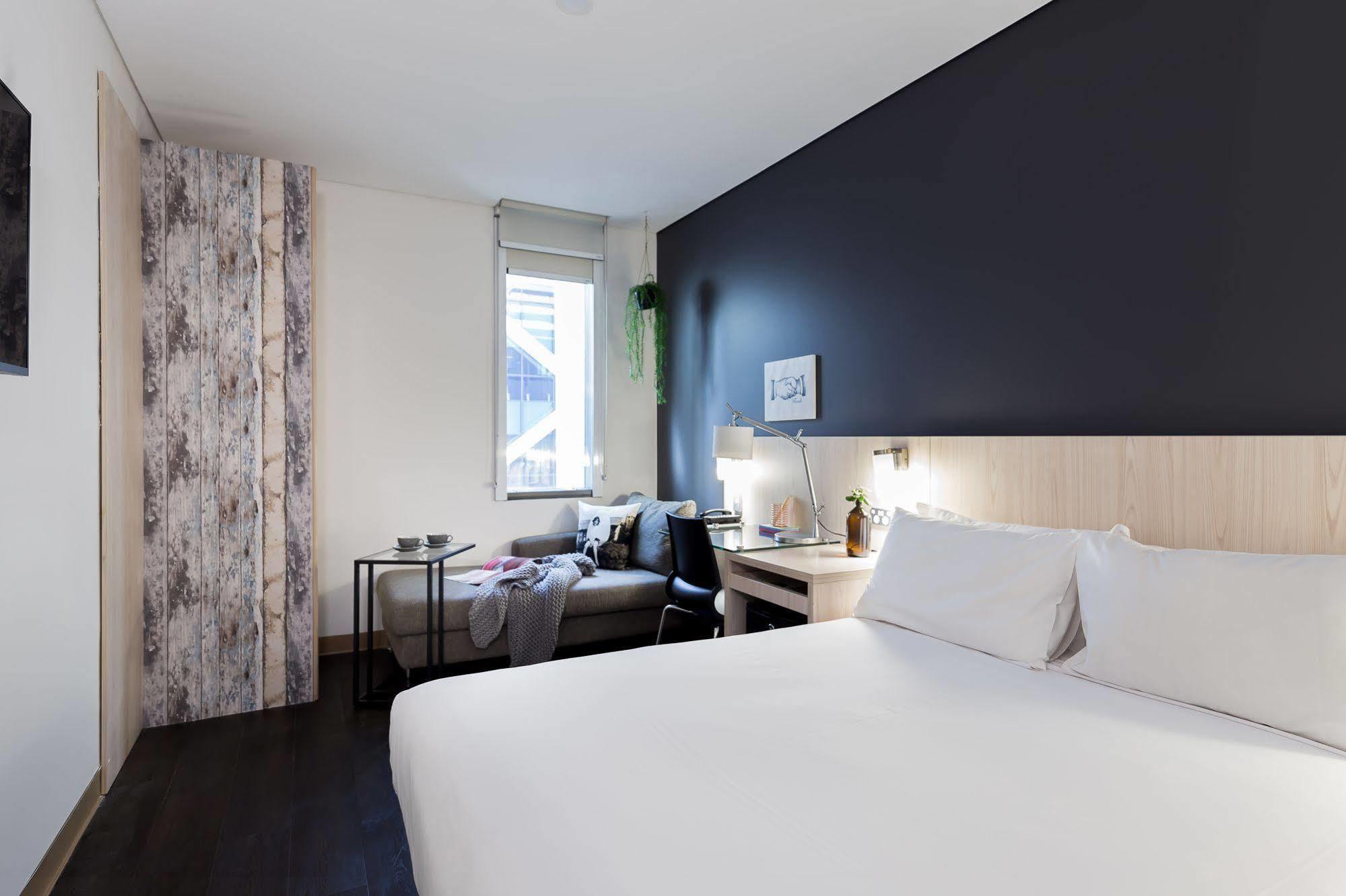 Ibis Barangaroo Hotel 3*
