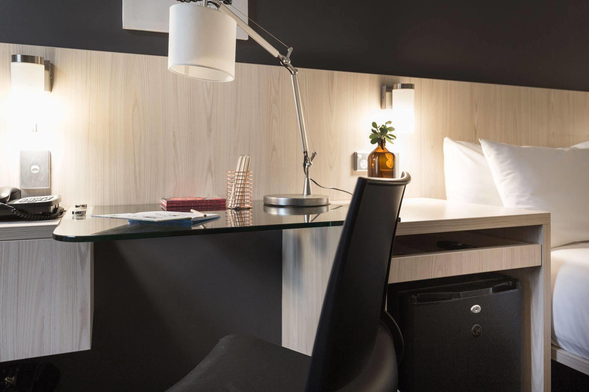 Ibis Barangaroo
